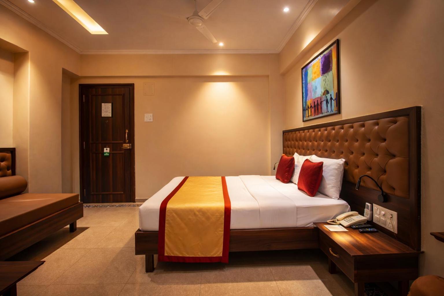 West End Hotel Opp Bombay Hospital — Photos 1